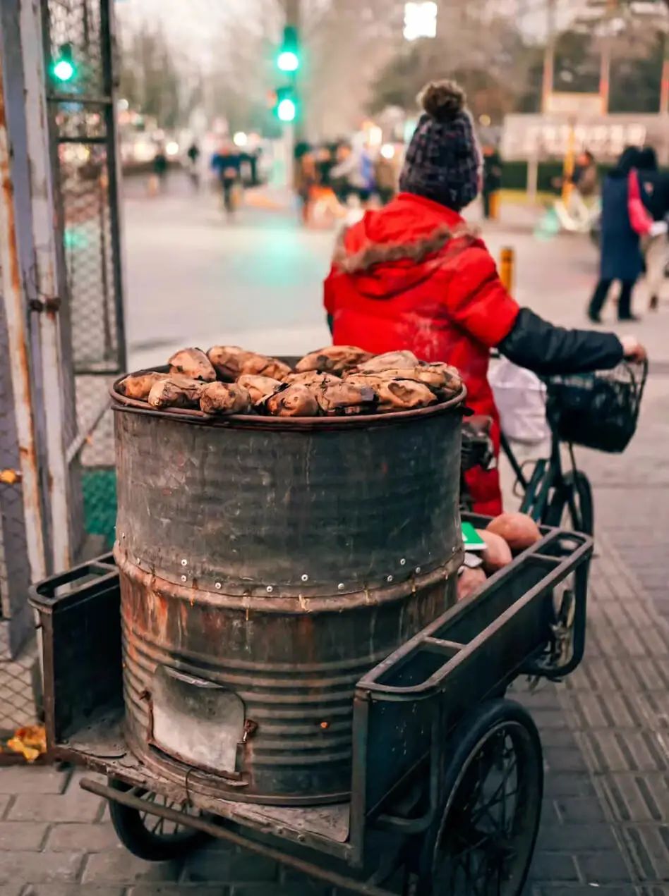 02."谁又能拒绝冬天里的烤红薯呢?