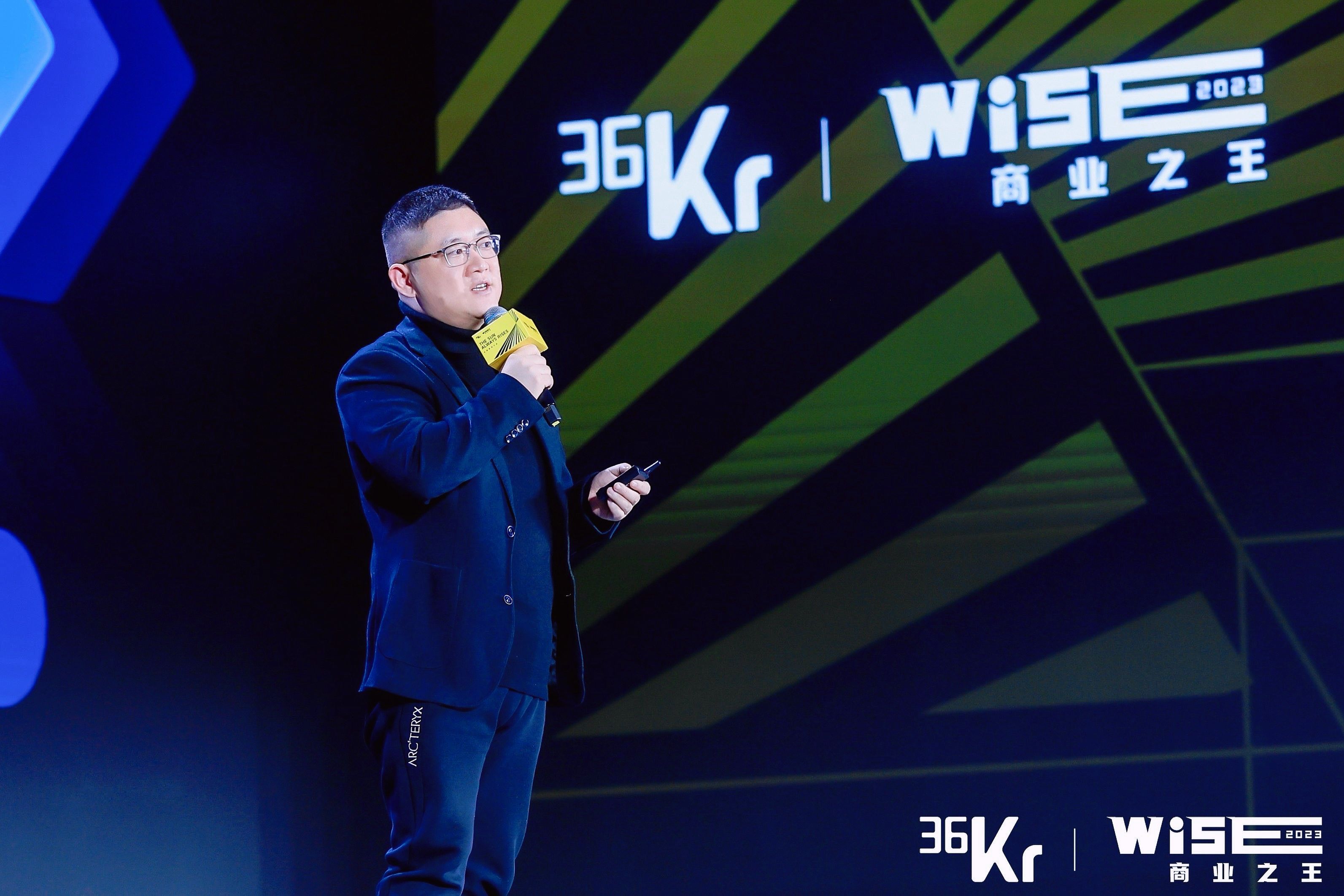 硅基智能创始人、董事长、CEO司马华鹏：为世界创造一亿硅基劳动力｜WISE2023 商业之王大会-36氪