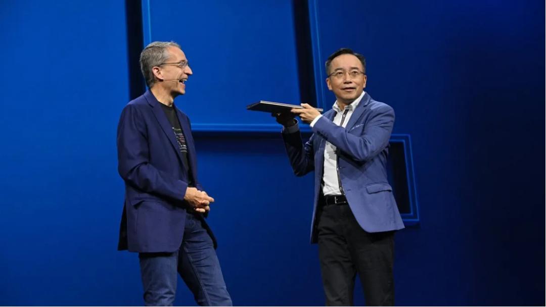 AI PC时代，谁能抢夺先机？-南策鑫 - 轻松带你玩转AI