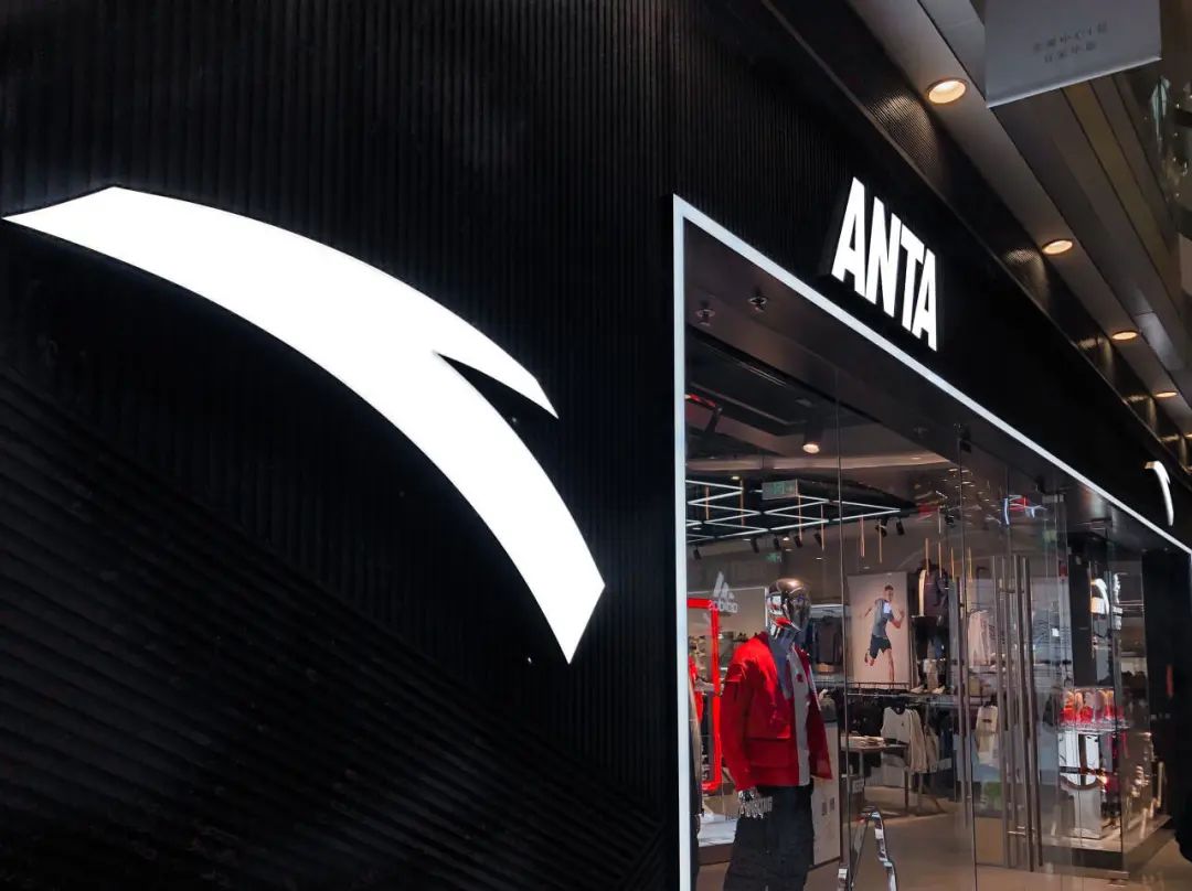 在中国市场销售额超越耐克和阿迪达斯的安踏,正准备进军它们的主场