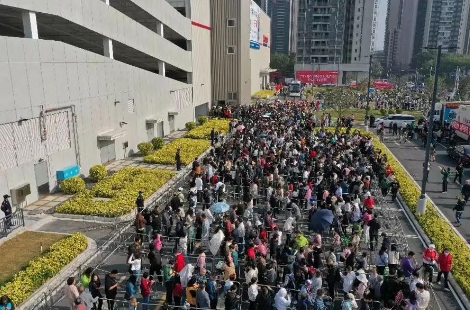 13万人排队抢，堪比春运，山姆同行，掏空广东人钱包-36氪