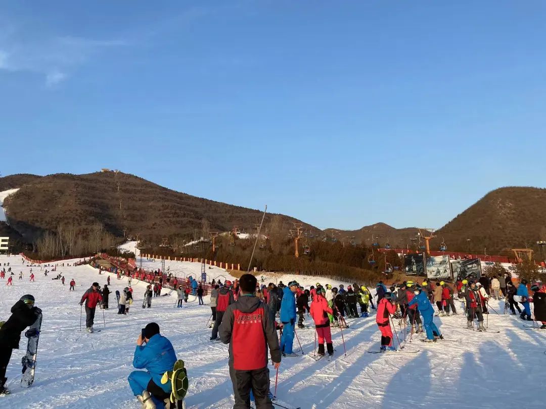 滨州十里荷塘滑雪场图片