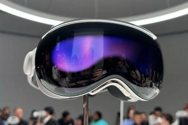 Vision Pro 凭什么卖到 2.5 万元？外媒最新披露零部件芯片、显示屏等成本高达 44%-36氪