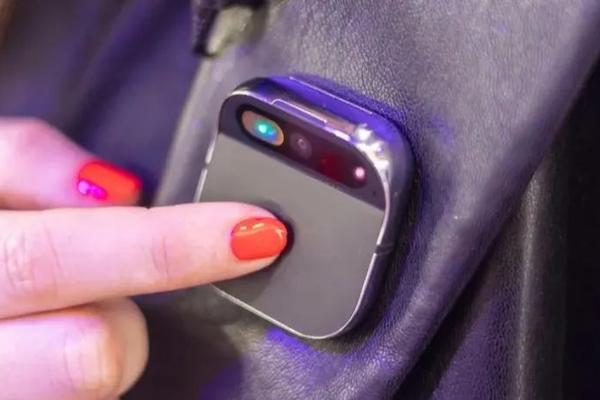 ai pin 成不了 ai 时代的 iphone,但这样的奇葩应该多一些.