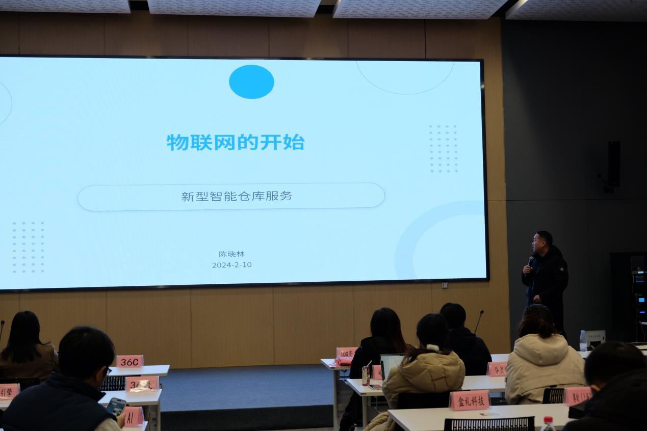以AI落地为主题，「GenAI超级路演」举办