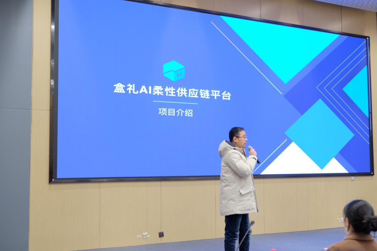以AI落地为主题，「GenAI超级路演」举办