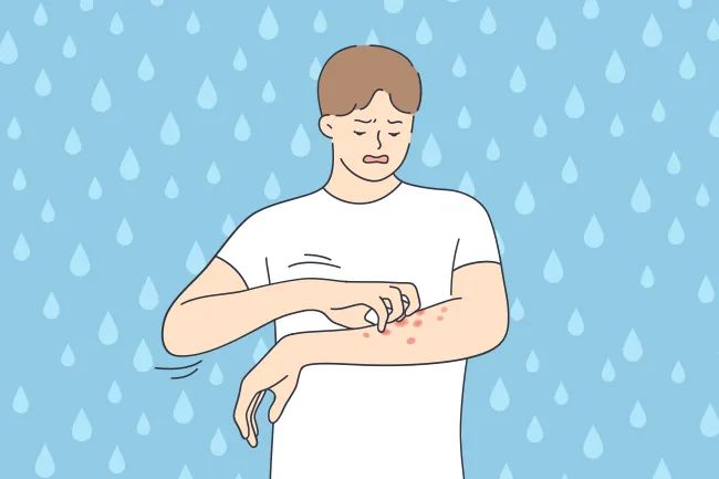 她不敢出汗,不喝水只喝奶,因为一出汗一喝水就会全身发痒