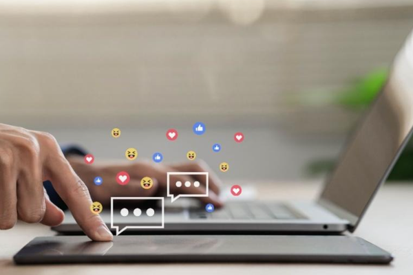 AI机器人“整顿”社交平台