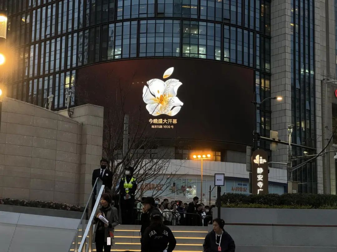 能让果粉排队12个小时，Apple Store有何魔力？