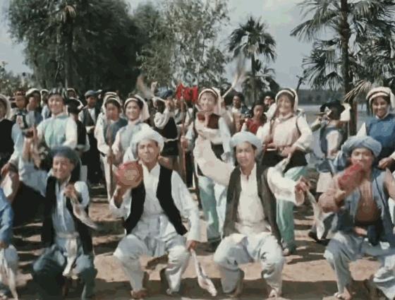 傣族集体舞"嘎光",景颇族"目瑙纵歌",彝族"左脚舞",傈僳族"阿尺木刮"