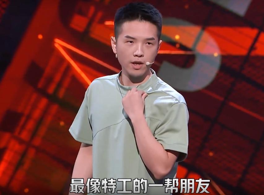 3000万tony老师为什么喜欢上了戴耳机