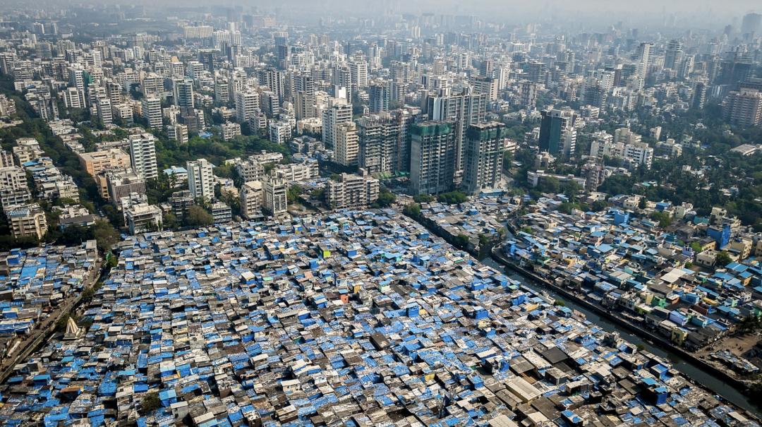 亚洲富豪最多的孟买特有钱,也很贫困:盛产亿万富翁,过半人口在贫民窟