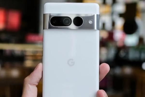 当AI手机遭遇内存限制，谷歌Pixel 8“一刀切”不可取？