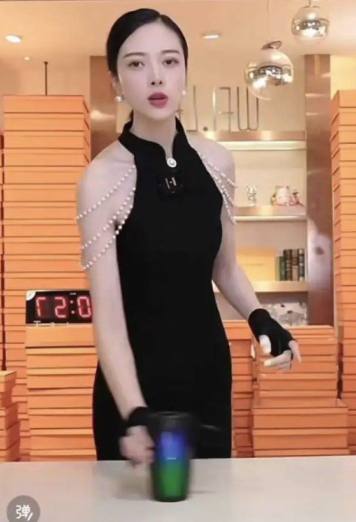 女主播排行榜_网友评年度十大美女主播:张琪格榜首Miss仅第五(2)