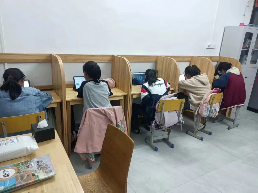 疯狂 AI 智习室，百万风口的焦虑神话