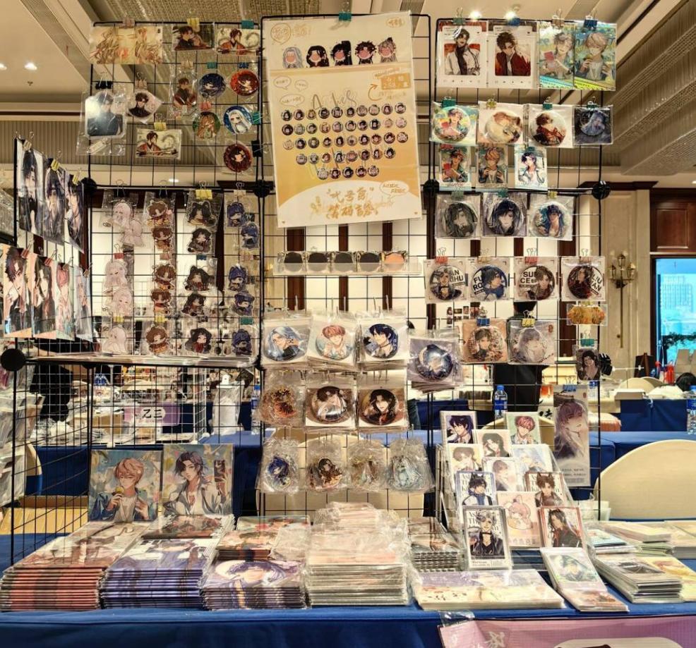 漫展,就是以动漫,游戏等内容文化为主题的展览,是广大动漫爱好者们线