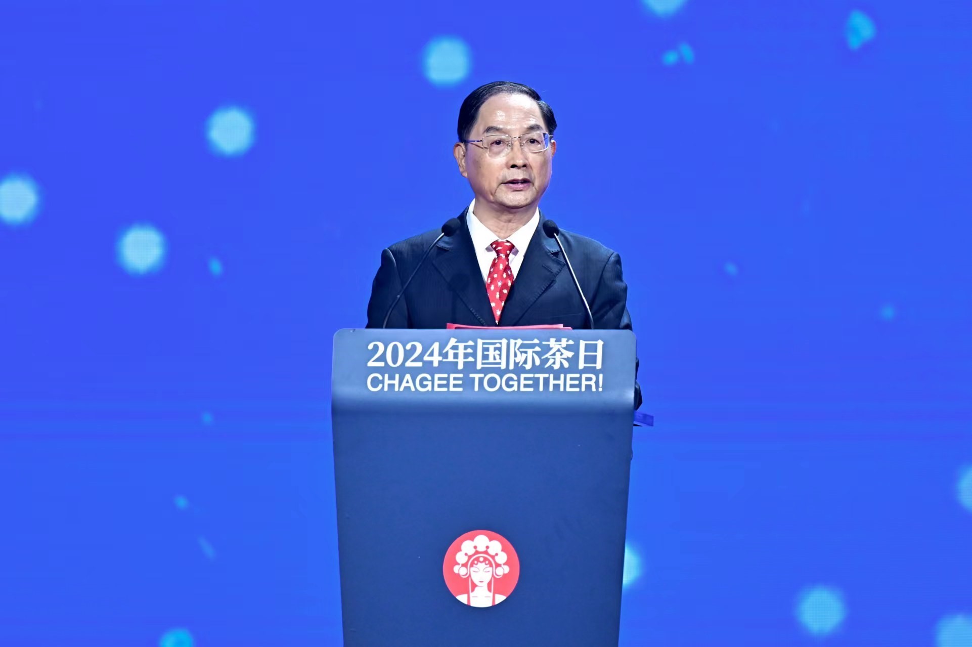 霸王茶姬创始人张俊杰：全球注册会员达1.3亿，未来为100个国家每年提供150亿杯茶-36氪