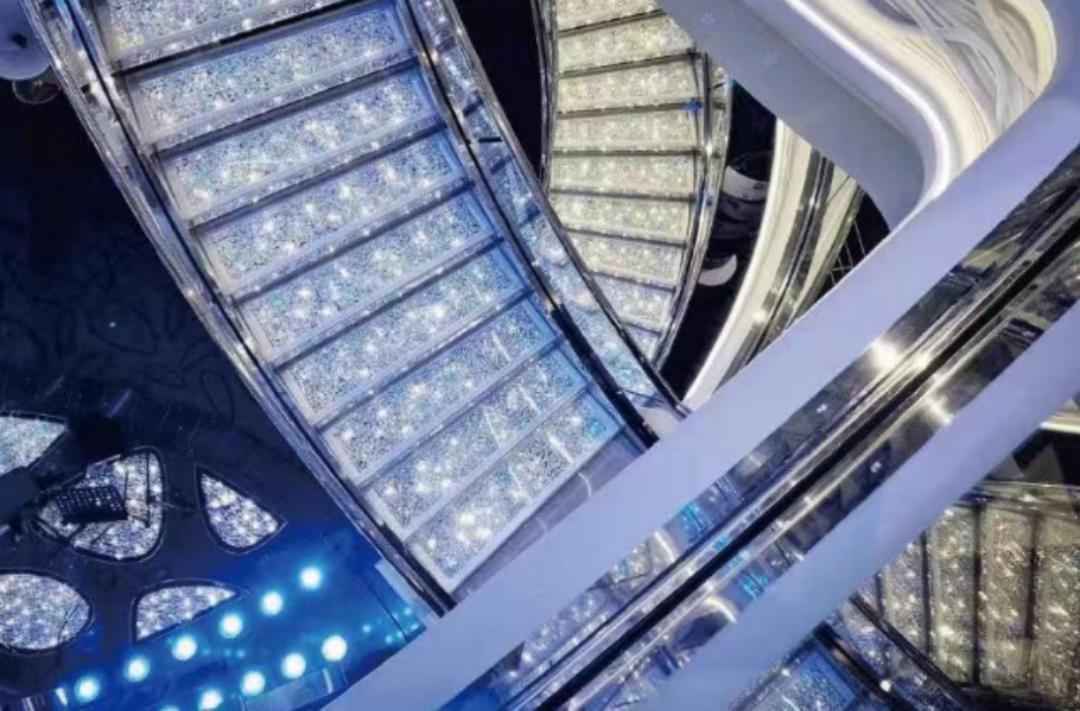 交1万块,上邮轮看广场舞,太想不开了