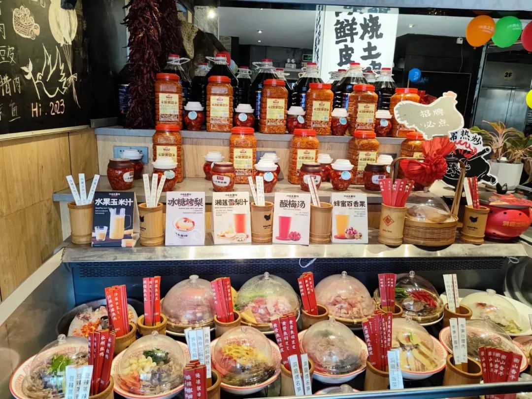越土越火,现在的餐厅越来越像菜市场