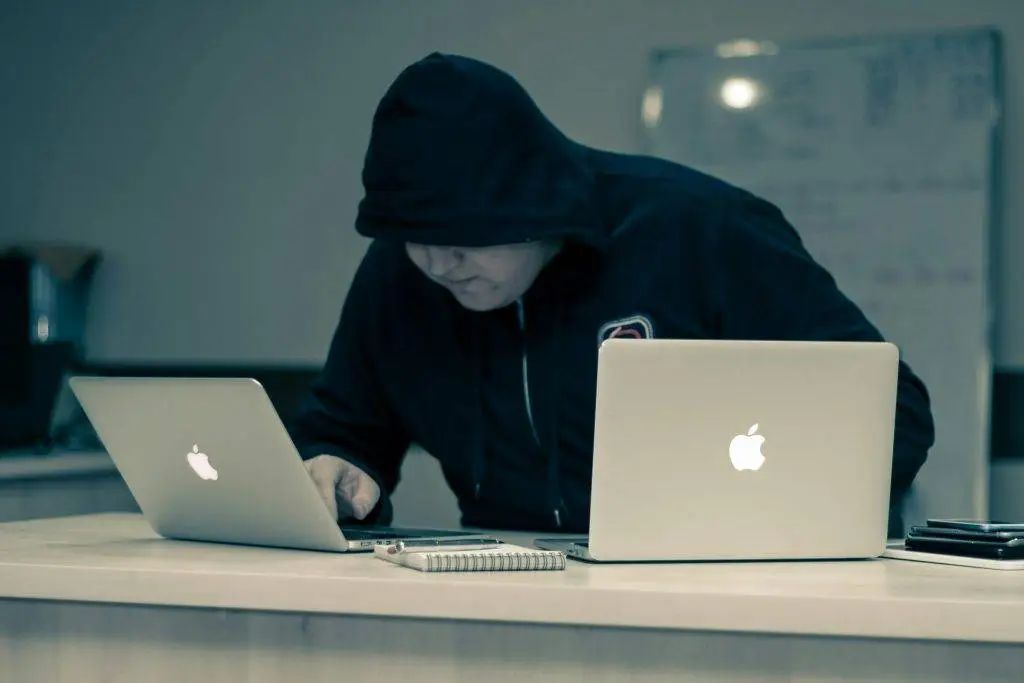 为什么 AI 创作的艺术很难让人喜欢？