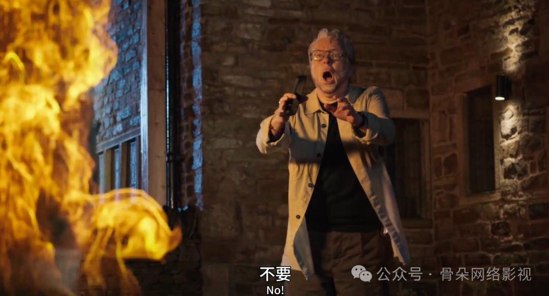 的大多数》就出手不凡,里斯和史蒂夫用发生在一列电车上的偷钱包事件