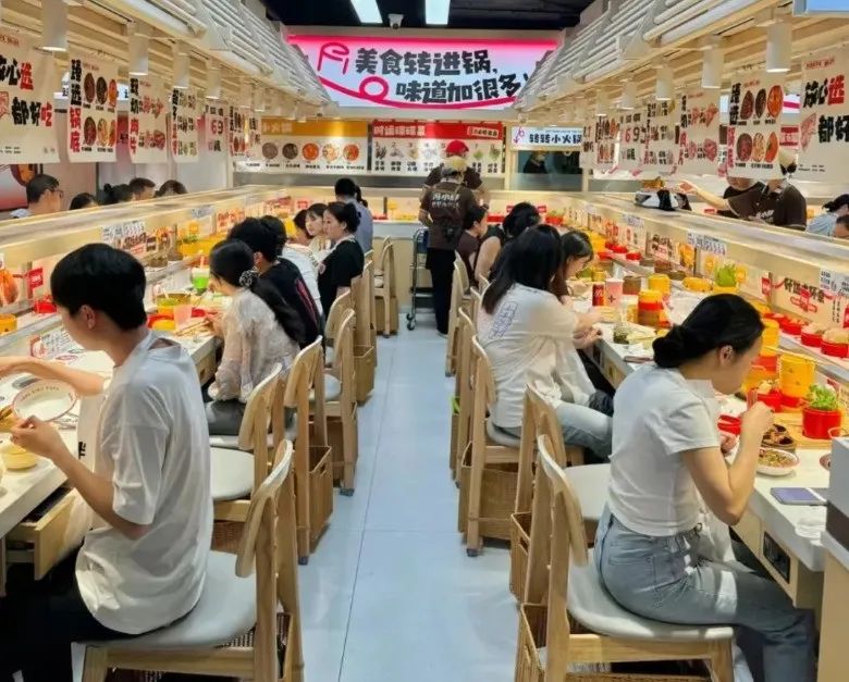 一年暴增4200家，攻占商场的“穷鬼食堂”，让海底捞都眼红插图4