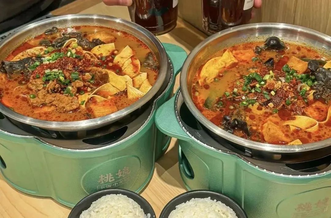 一年暴增4200家，攻占商场的“穷鬼食堂”，让海底捞都眼红插图16
