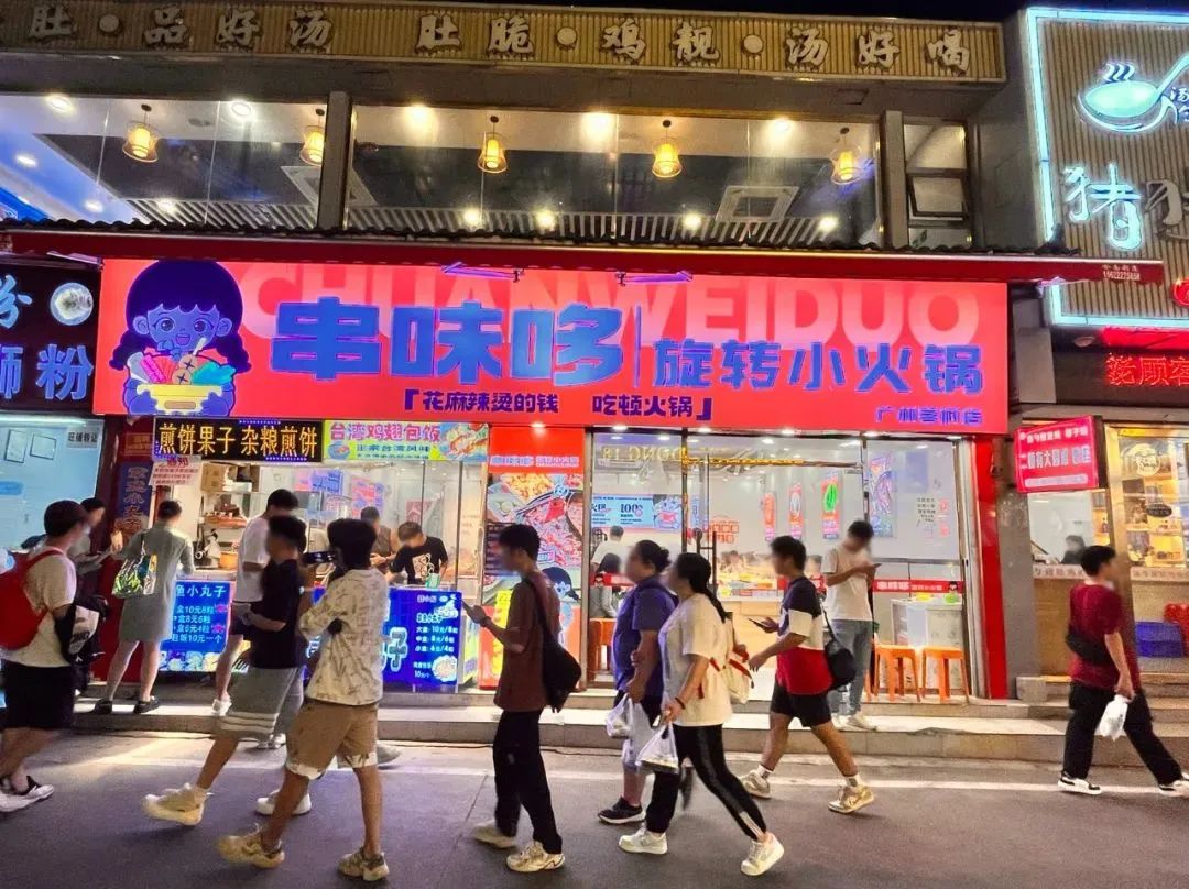 一年暴增4200家，攻占商场的“穷鬼食堂”，让海底捞都眼红插图12