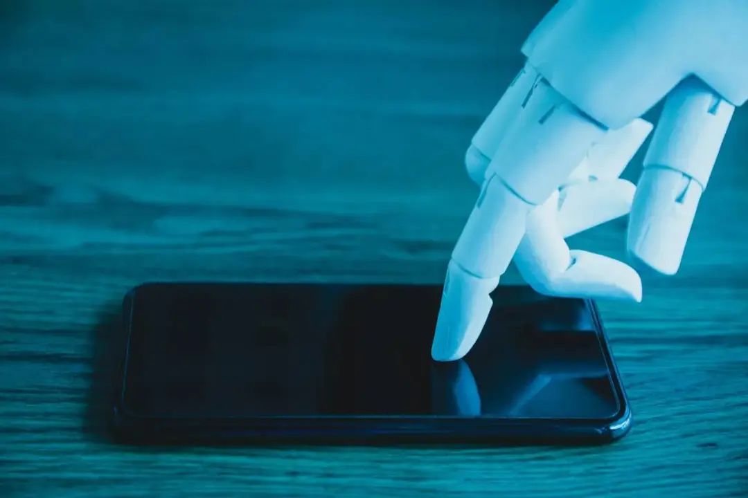 这些最懂电信诈骗的人，正在用 AI 反诈骗