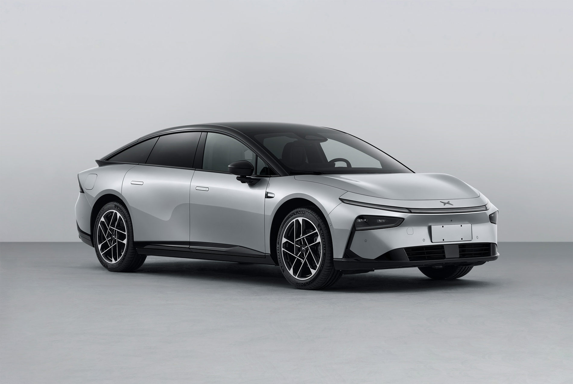 轿车型电动汽车