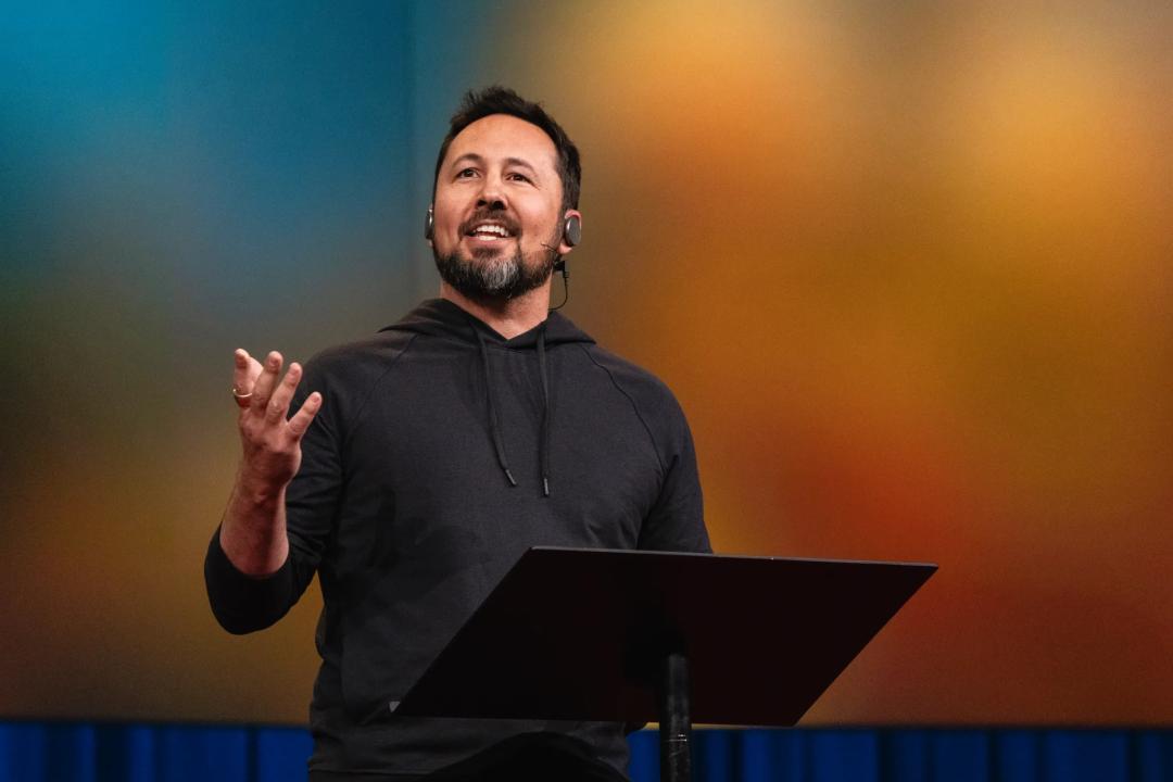 这家公司，想把 iPhone 装进一副无线耳机里