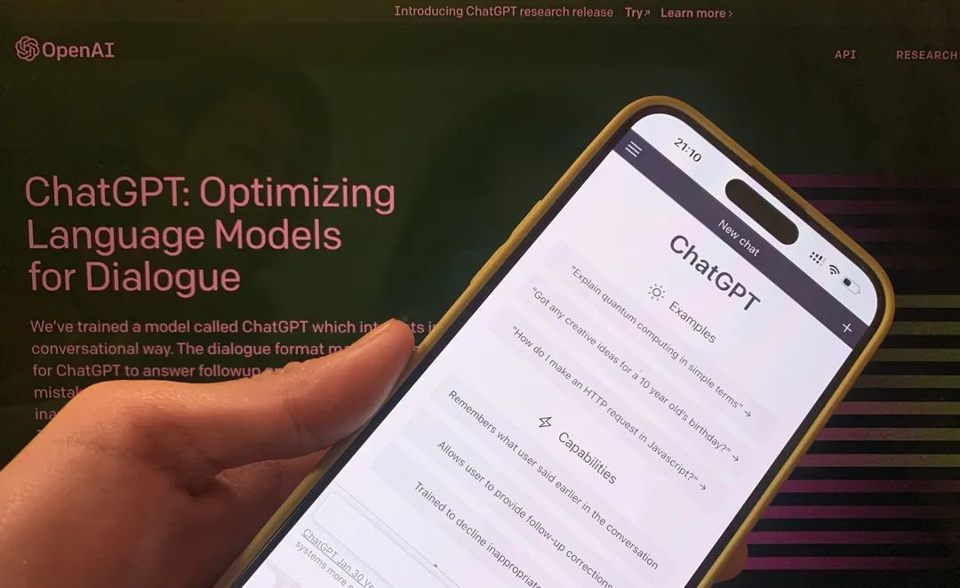 SearchGPT开启内测，官方演示却“翻车”，OpenAI被曝年底或耗光所有现金，AI搜索能否成为新的增长点？