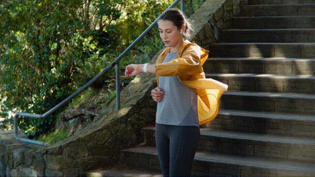 苹果史上第一台AI手机诞生，iPhone 16屠版热搜，中文版明年登场，3nm芯片封神