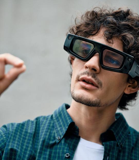 这家靠滤镜火遍全球的公司，抢先 Meta 苹果推出新一代 AI 智能眼镜，8400 元「租」一年