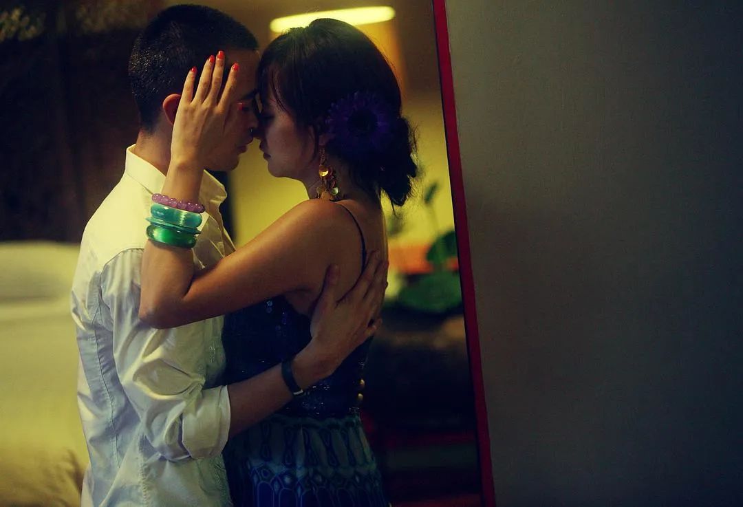 小妞电影：青春的搞笑与泪水交织的奇妙旅程