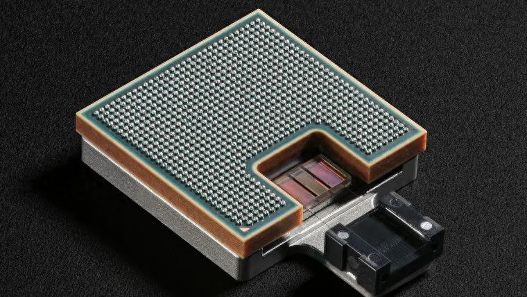 IBM官宣全新光学技术，用光也能训练AI？