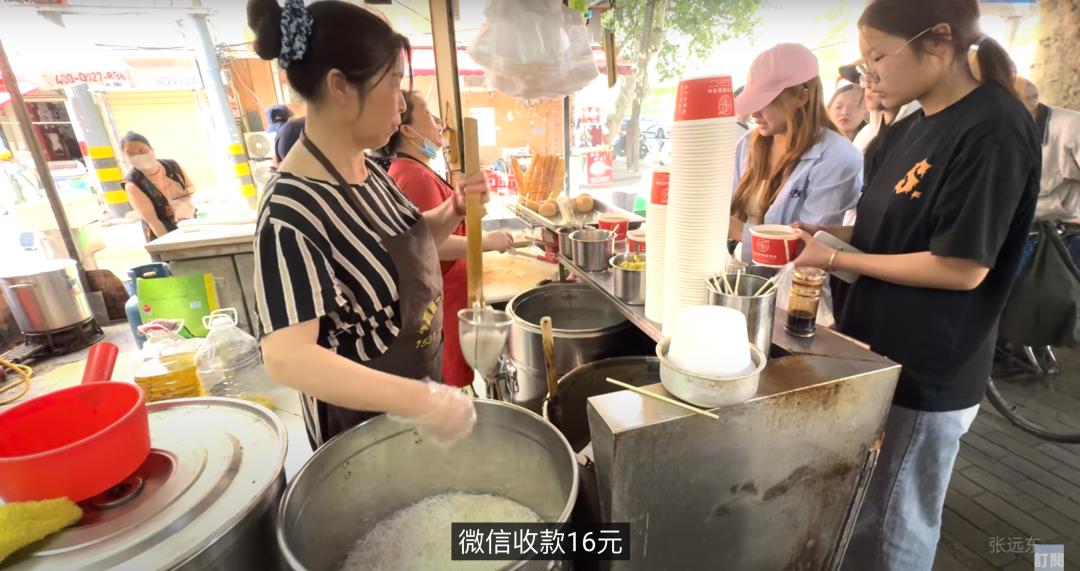 一线「微穷」年轻人，都挤在菜市场吃火锅(图13)