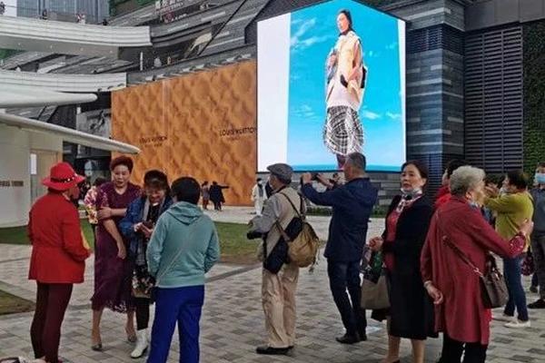 中国银发经济崛起：购物中心如何引领养老变革