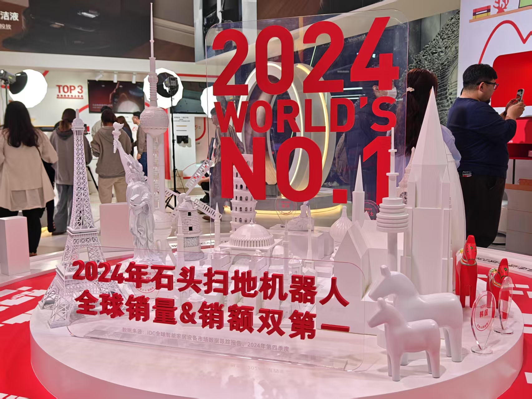 智能清洁狂卷AWE25：头部玩家加速跨界，AI仍是大主角-36氪