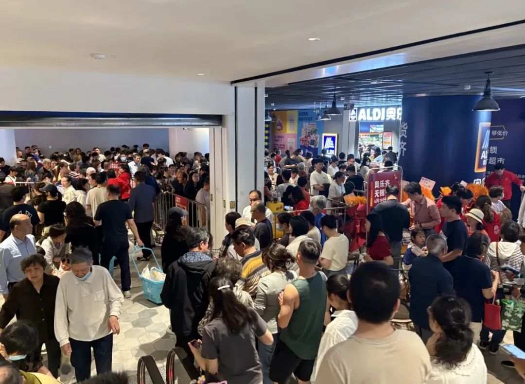 五一最火“穷鬼超市”，被3万人搬空货架(图10)