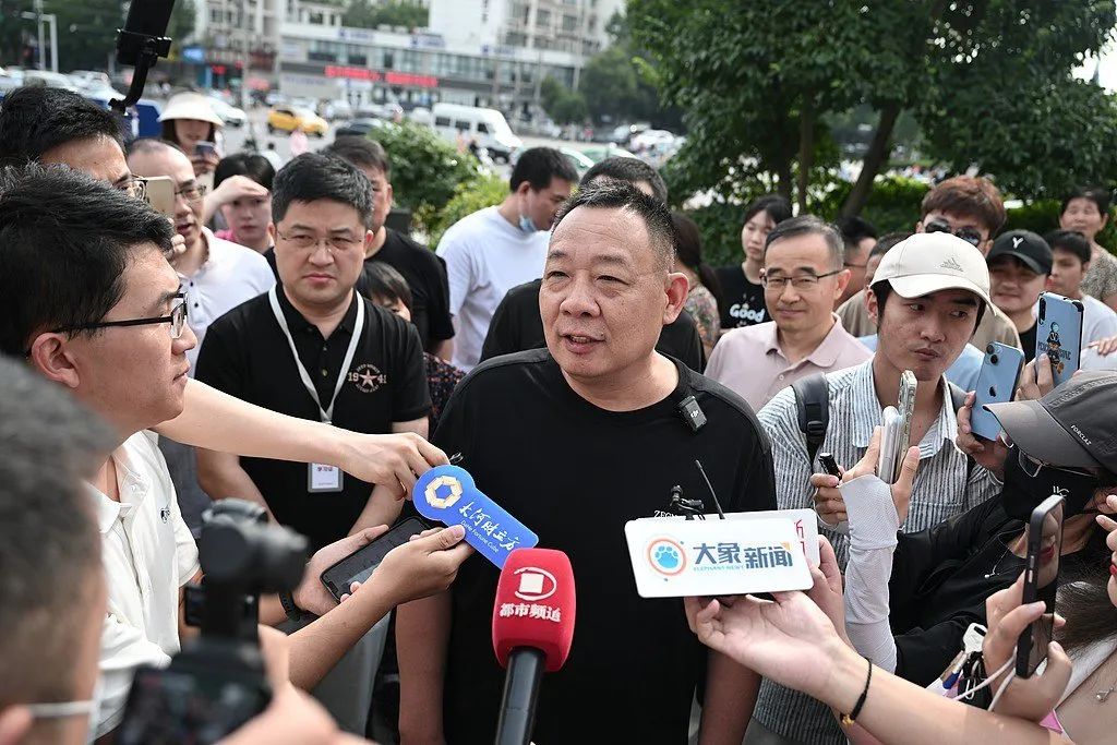 五一最火“穷鬼超市”，被3万人搬空货架(图11)