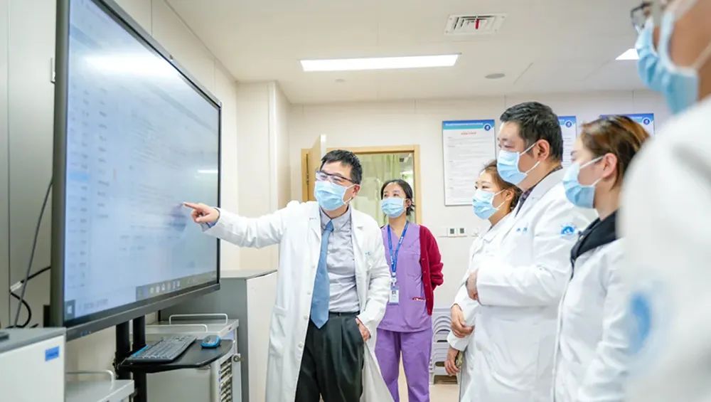 启元大模型在浙江大学医学院附属第一医院投入使用