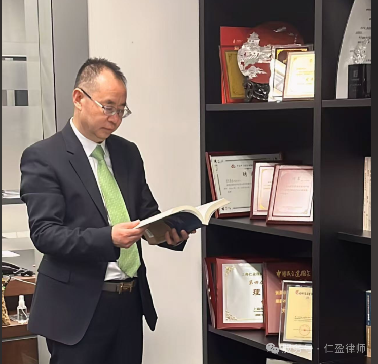主任书架边截图后效果.png