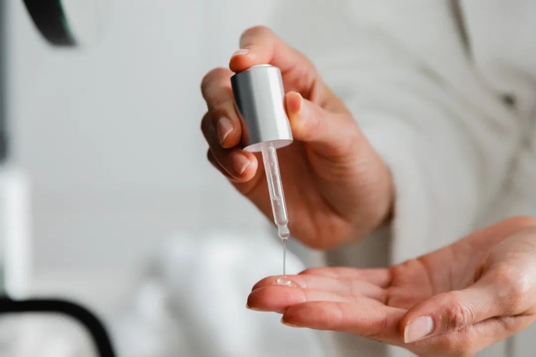 Face Oil v Hyaluronic Serum, which is best for Winter? – The Clinic