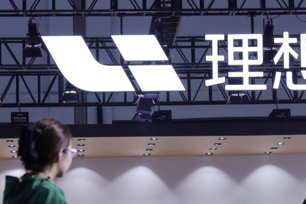 万字释疑理想VLA，总负责人郎咸朋：技术与研发流程改革都是挑战