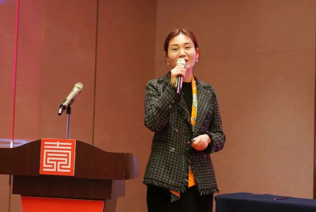 微笑蓝色情侣头像动漫刘红也是一位中建三局系白叟