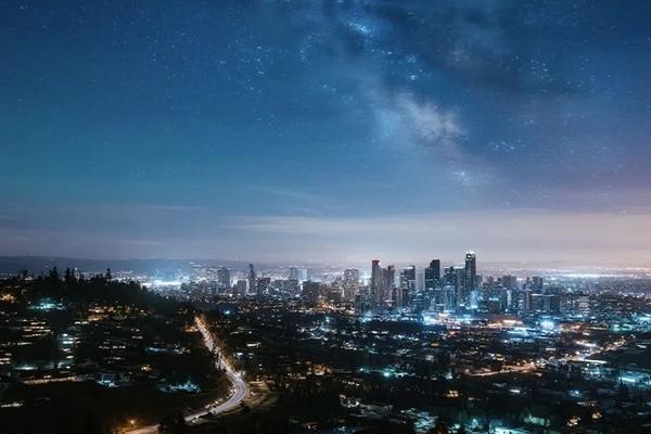 Meta用亿元薪酬发起「人才狙击」能否买来一个AI未来？