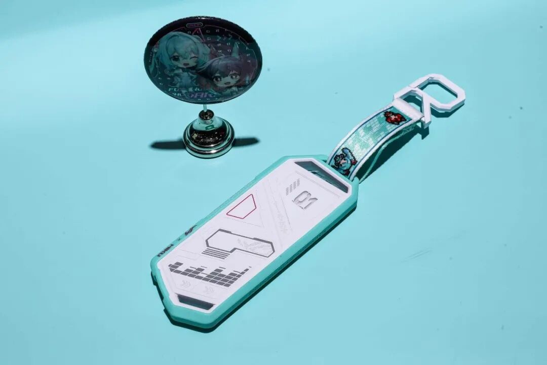 全线驾临 ROG×初音未来联名装备，终于登场