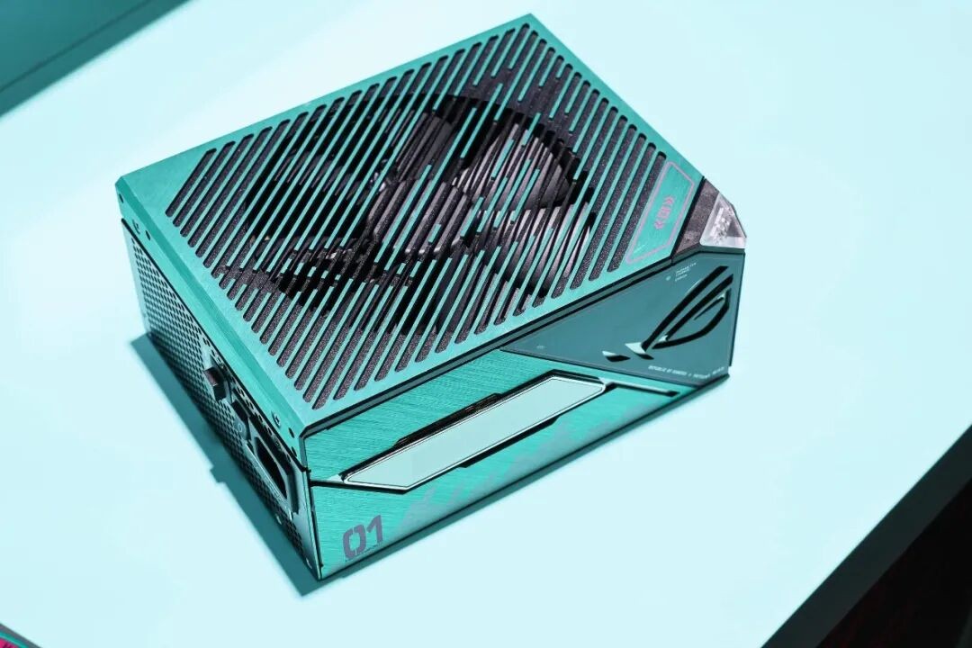 全线驾临 ROG×初音未来联名装备，终于登场