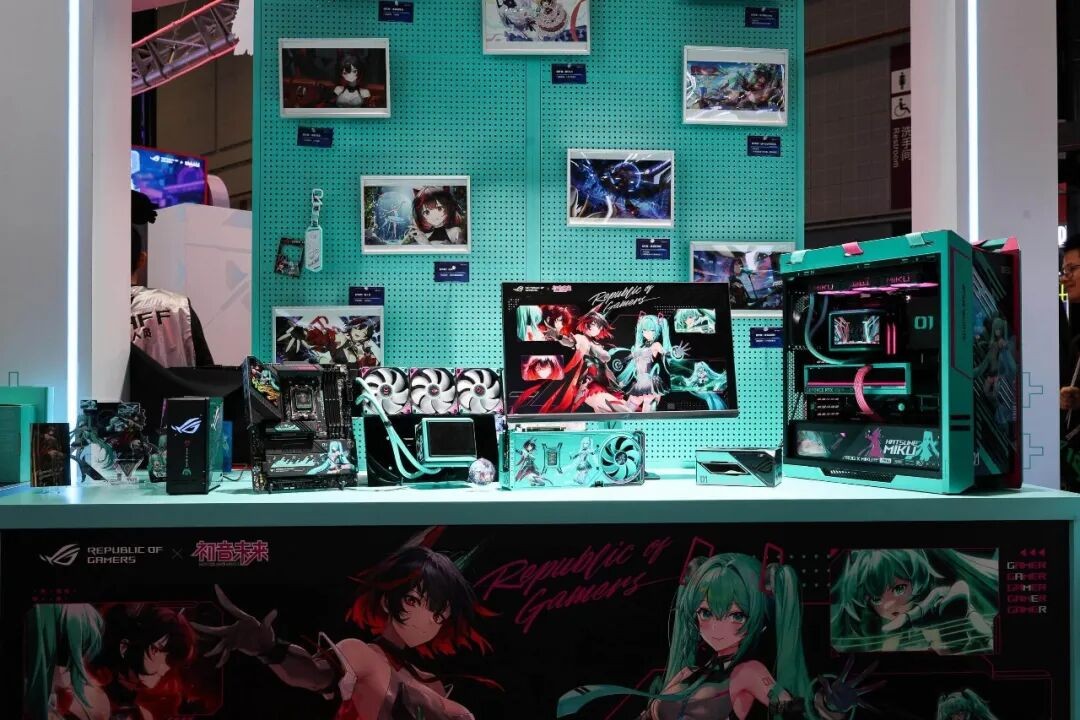 全线驾临 ROG×初音未来联名装备，终于登场